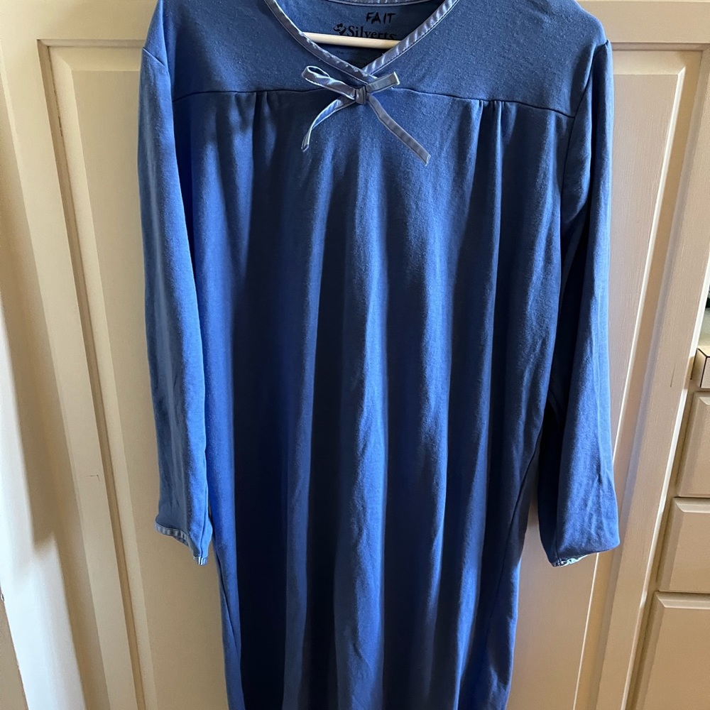 Silvert’s women’s back opening nightgown